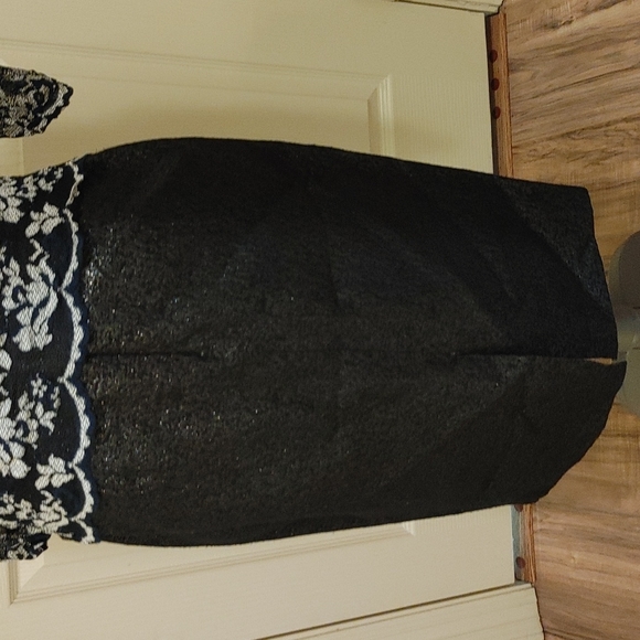 Skirt - Picture 3 of 5